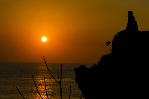 Çift günbatımı plaj görünümü yaz tatil fotoğraf siluet - Fotoğraf, Görsel