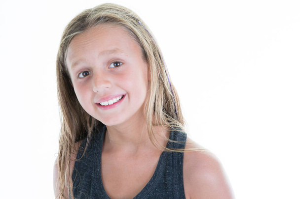 Genç ve güzel kız portre mutlu ve smile beyaz arka planda yüz - Fotoğraf, Görsel