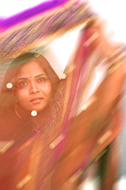 πολύχρωμο θαμπάδα του ινδική sari - Φωτογραφία, εικόνα