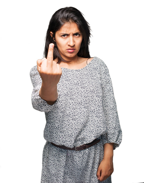 mujer latina insultante aislado en blanco
 - Foto, Imagen