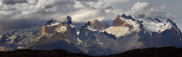 Bergpanorama, torres del paine national park, Patagonië, Chili - Foto, afbeelding