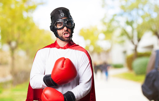 Super held dragen van bokshandschoenen - Foto, afbeelding