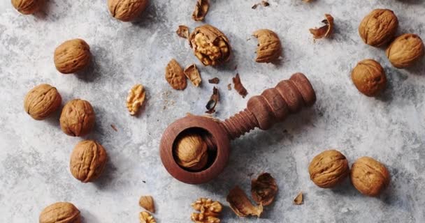 Houten cracker met walnoten in samenstelling - Video