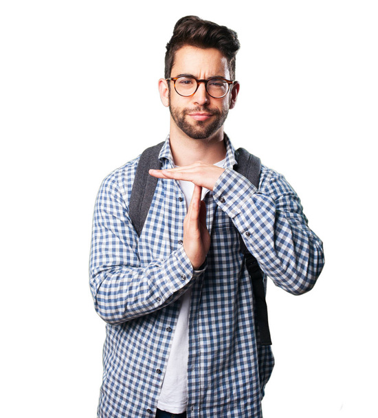 student man doen pauze gebaar geïsoleerd op witte achtergrond - Foto, afbeelding