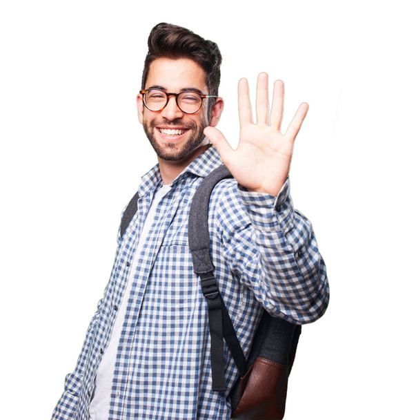 estudante homem fazendo número cinco gesto isolado no fundo branco
 - Foto, Imagem