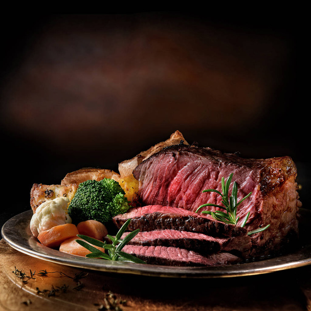 Zeldzame Roast Beef - Foto, afbeelding
