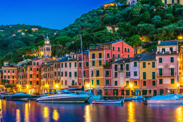 Village de pêcheurs pittoresque et station de vacances Portofino, dans la ville métropolitaine de Gênes sur la Riviera italienne en Ligurie, Italie
 - Photo, image