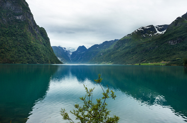 See oldenvatnet mit dem Gletscher briksdal, Norwegen - Foto, Bild