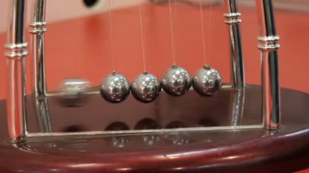 Newtons cradle showing laws of physics in motion. Museum of the Science and newton pendulum - Footage, Video