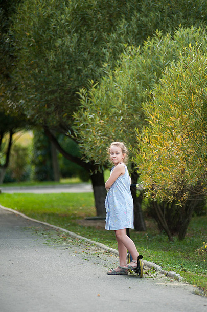 the girl portrait outdoor - Foto, Bild