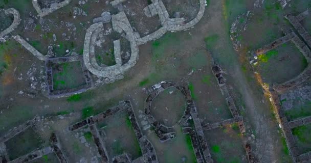 Widok z lotu ptaka z celtycką osadą Viladonga - Materiał filmowy, wideo