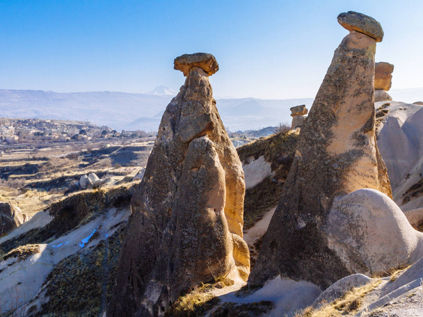 Veduta dei monti e delle rocce del paesaggio della Cappadocia, Turchia
 - Foto, immagini