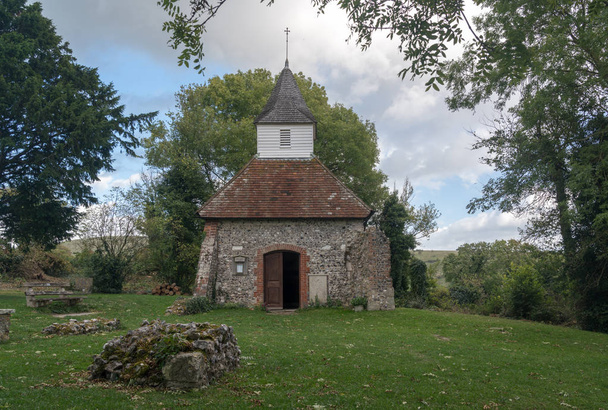 Kleinste kerk in Engeland op Lullington - Foto, afbeelding