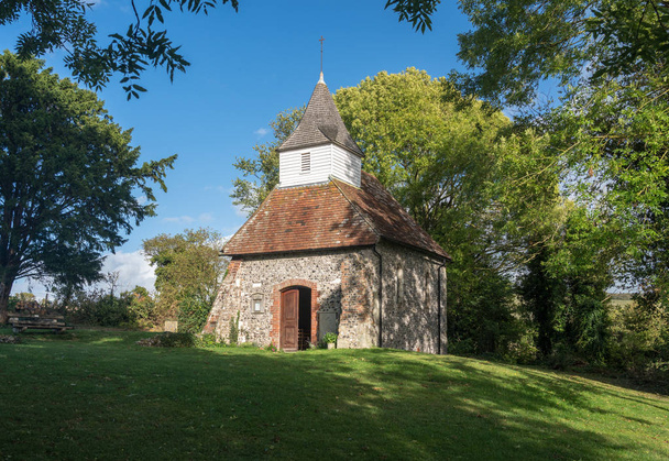La chiesa più piccola d'Inghilterra a Lullington
 - Foto, immagini