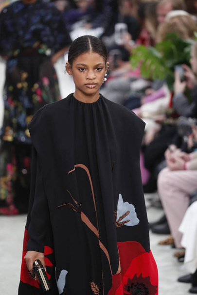 PARIS, FRANCE - MARCH 04: A model walks the runway during the Valentino show as part of the Paris Fashion Week Womenswear Fall/Winter 2018/2019 on March 4, 2018 in Paris, France. - Zdjęcie, obraz