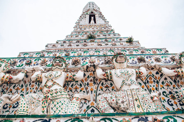 Wat Arun Ratchawararam, buddyjskiej świątyni, Tajlandia - Zdjęcie, obraz