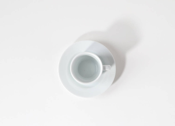 Tazza di caffè vuota su sfondo bianco
 - Foto, immagini