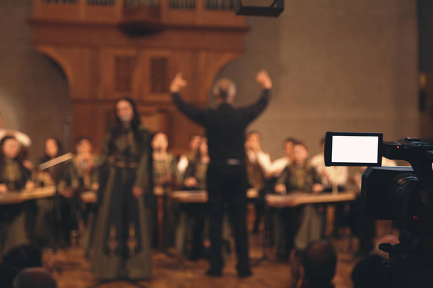 Filmación de videocámaras en orquesta Director de orquesta sinfónica
. - Foto, Imagen