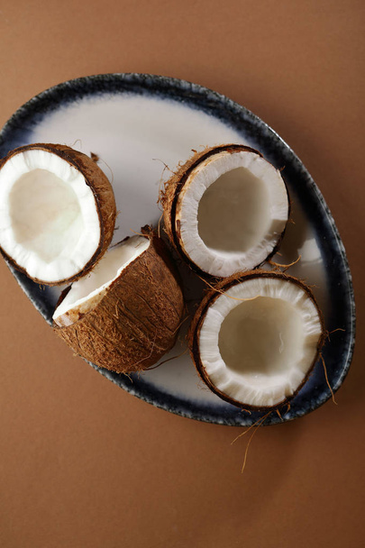 Tropical coconut on plate - Foto, afbeelding