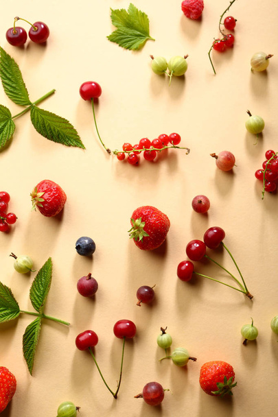 Summer berries on paper backdrop - Foto, Imagem