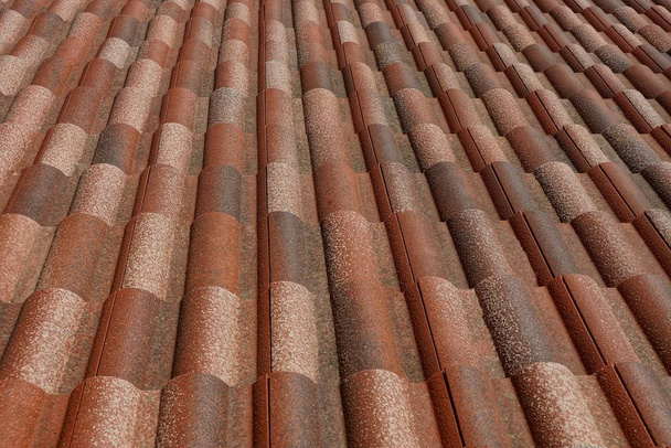 textura marrom telha longa no telhado do edifício
 - Foto, Imagem