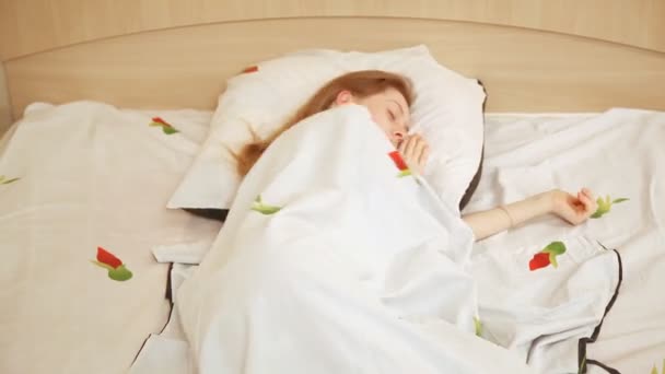 Young sleeping woman. Fast motion effect. Morning bright light. - Metraje, vídeo