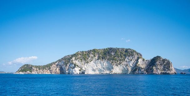 Isla Marathonisi en el mar Jónico cerca de la isla Zakynthos
 - Foto, imagen