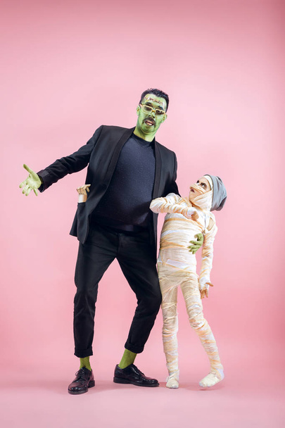 Halloween Family. Happy Father and Children Girl in Halloween Costume and Makeup - 写真・画像