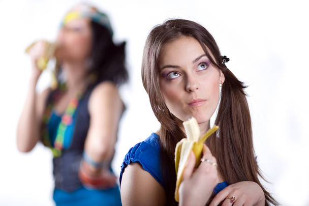 Two girlfriends with banana - Foto, afbeelding