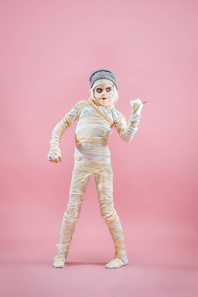 Studio image of a young teen girl man bandaged, - Foto, Imagen