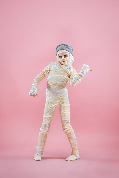 Studio image of a young teen girl man bandaged, - Foto, Bild