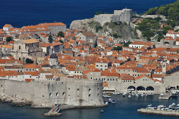 Blick auf die Befestigungsanlagen des alten Dubrovnik, Kroatien - Foto, Bild