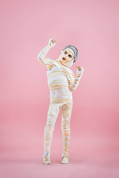 Studio image of a young teen girl man bandaged, - Fotoğraf, Görsel