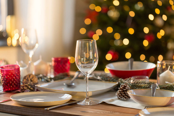 table setting for christmas dinner at home - 写真・画像