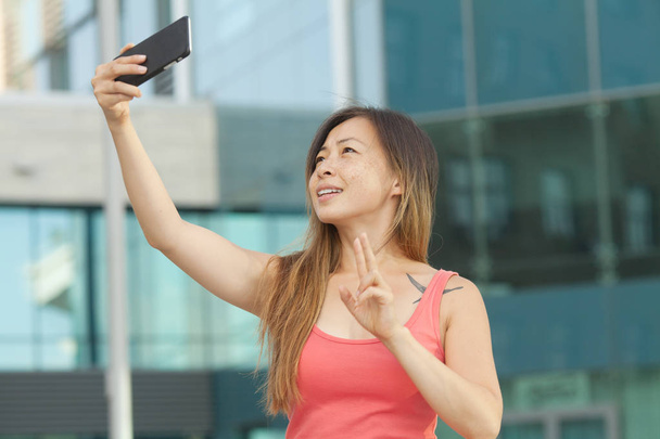 Portraits of Pretty Beautiful Asian woman taking a photo by selfie in urban. - Foto, Imagem
