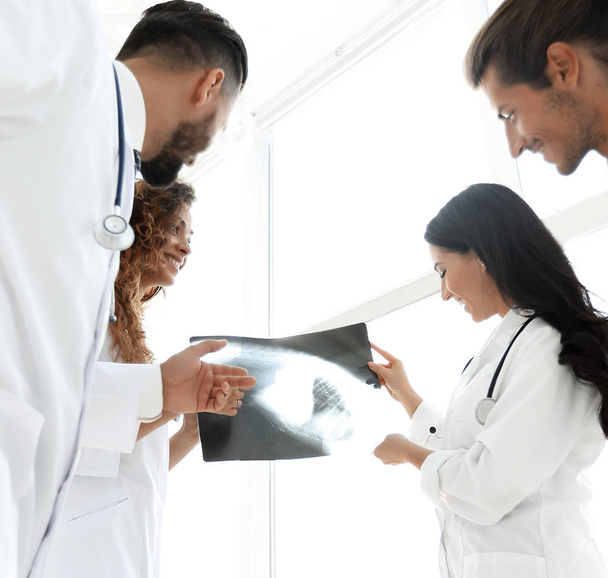 group of doctors discussing an x-ray - Photo, Image