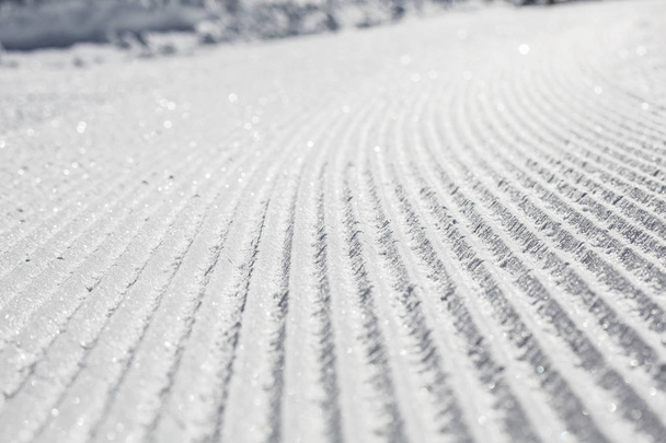 perfectly groomed empty ski track - Foto, afbeelding