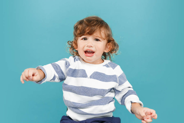 Portrait of happy joyful beautiful little boy, studio shot - Foto, afbeelding