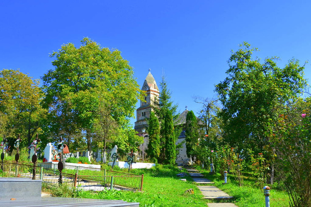 Vecchia chiesa di Christin (IV secolo) nel villaggio Densus, Transilvania, Romania
 - Foto, immagini