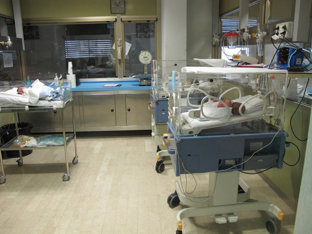 Kórházi inkubációs gyermekek - Fotó, kép