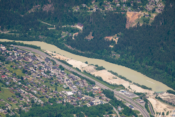 Panorama espetacular das montanhas Chamonix Valley, Aiguille de Mesure e Aiguille de la Tte Plate de Train du Montenvers-Mer de Glace, Haute-Savoie, França
 - Foto, Imagem