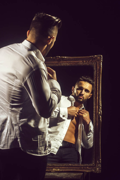 muscular macho man with sexy athlete body near vintage mirror - Foto, afbeelding