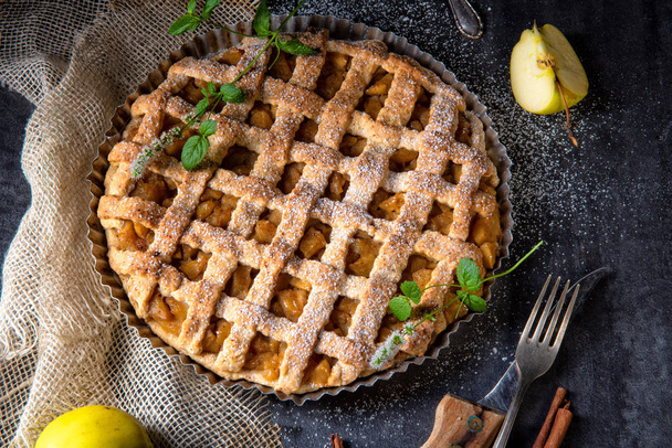 Tasty Apple pie with lattice upper crust - Foto, immagini
