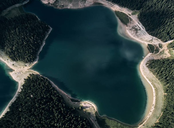 Montenegro. Durmitor national Park. Black lake. The view from the top.  - Foto, Bild
