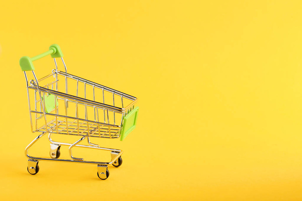 small Shopping cart on yellow background - Foto, imagen
