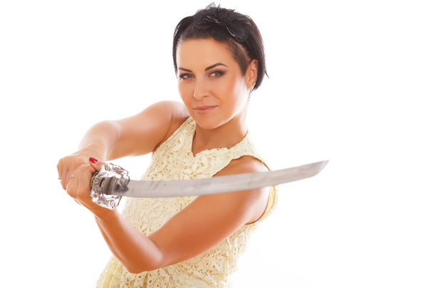Modèle élégant pose avec épée
 - Photo, image