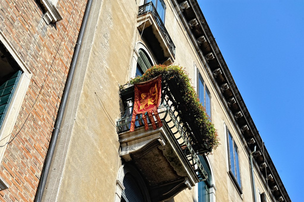 Wall with balcony. Medieval house in Venice. - Zdjęcie, obraz