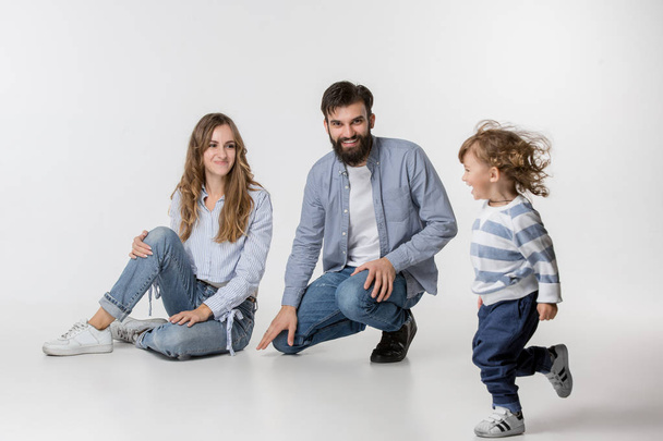 A happy family on white background - Foto, afbeelding