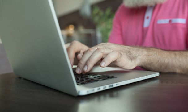 Image of man's hands typing. Selective focus - Foto, immagini