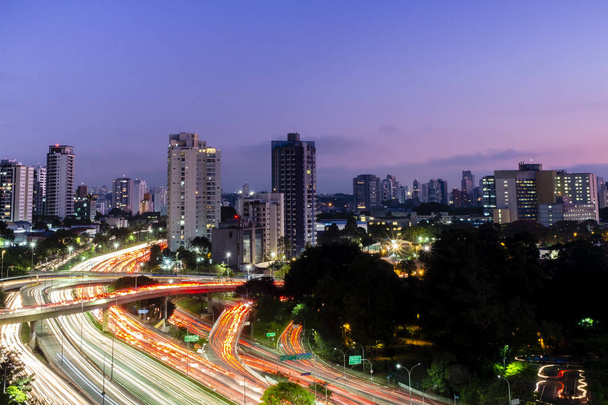 Πιο διάσημα οδογέφυρα στην πόλη του Σάο Πάολο, Βραζιλία. - Φωτογραφία, εικόνα